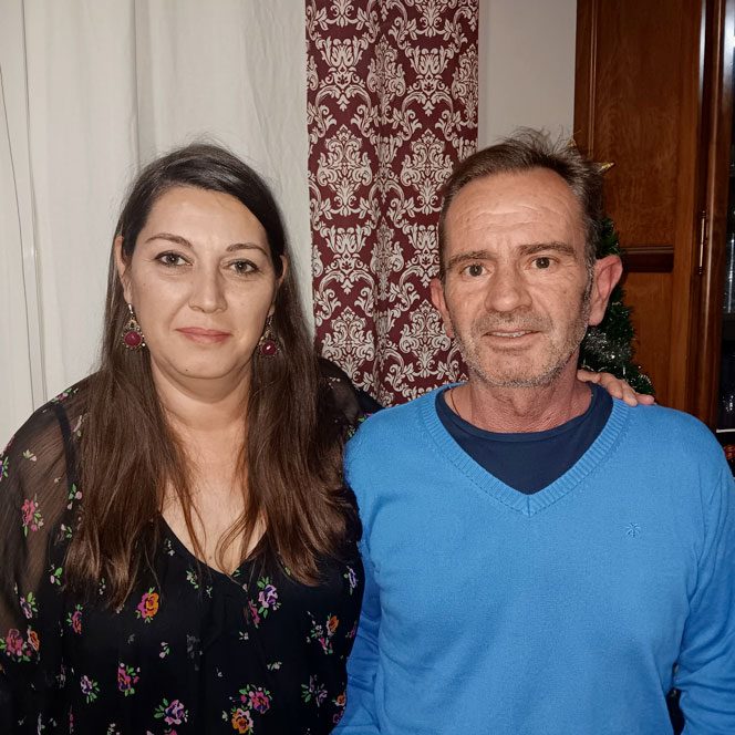 Raquel y Manolo, anfitriones locales y equipo de limpieza, mantenimiento y recepción en Lanzahíta